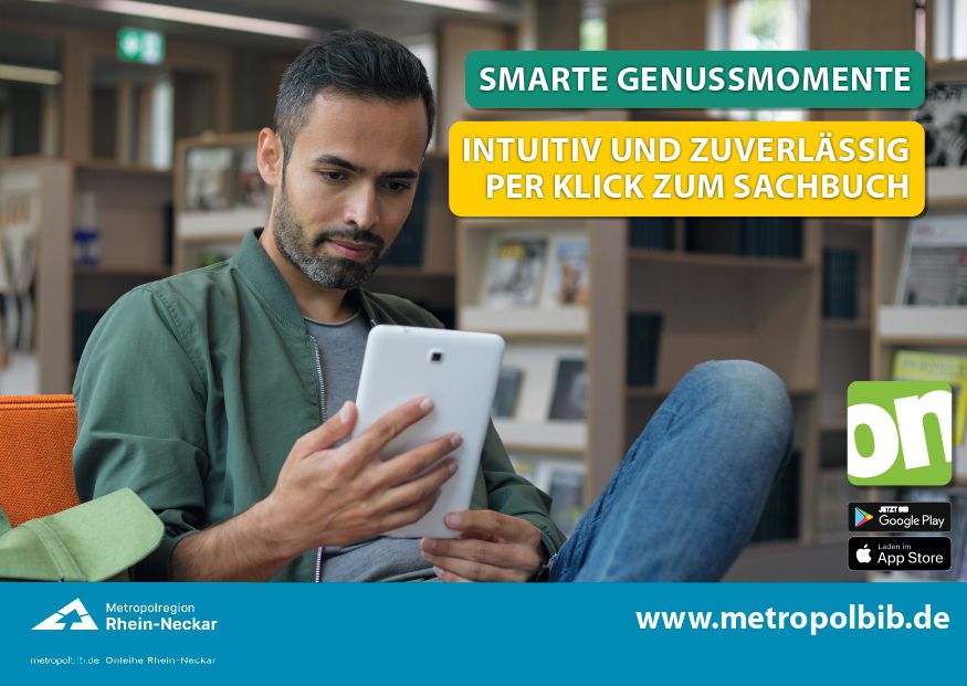 Mann nutzt Tablet in der Bibliothek